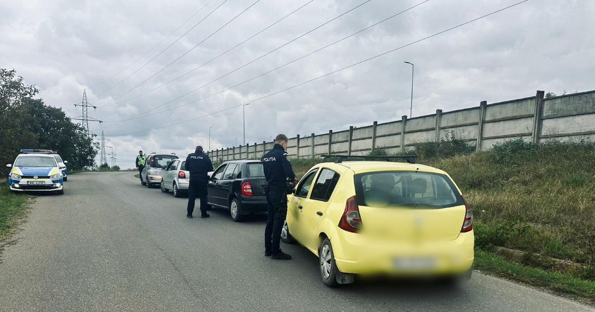 Polițiști și jandarmi verificând persoane și vehicule în Bragadiru Polițiști și jandarmi verificând persoane și vehicule în Bragadiru