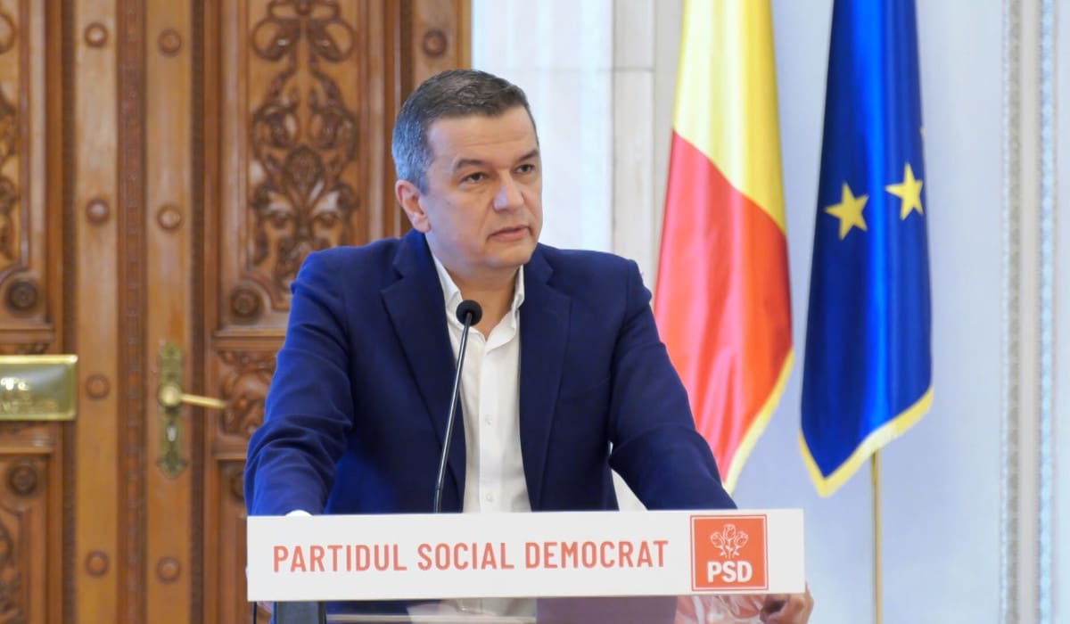 Politician în dezbatere parlamentară despre proiecte PNRR