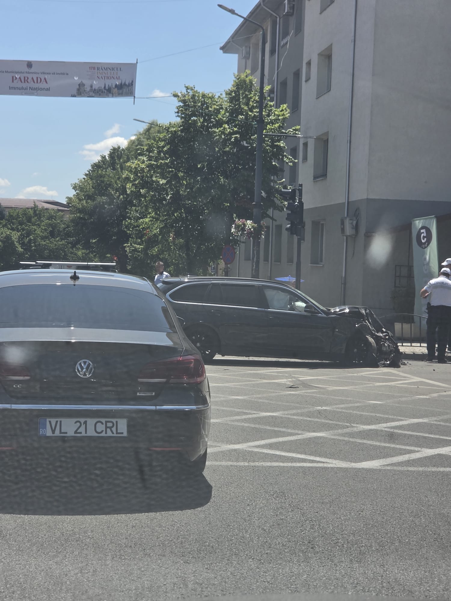 Accident rutier în Râmnicu Vâlcea, impact între două mașini Accident rutier în Râmnicu Vâlcea, impact între două mașini