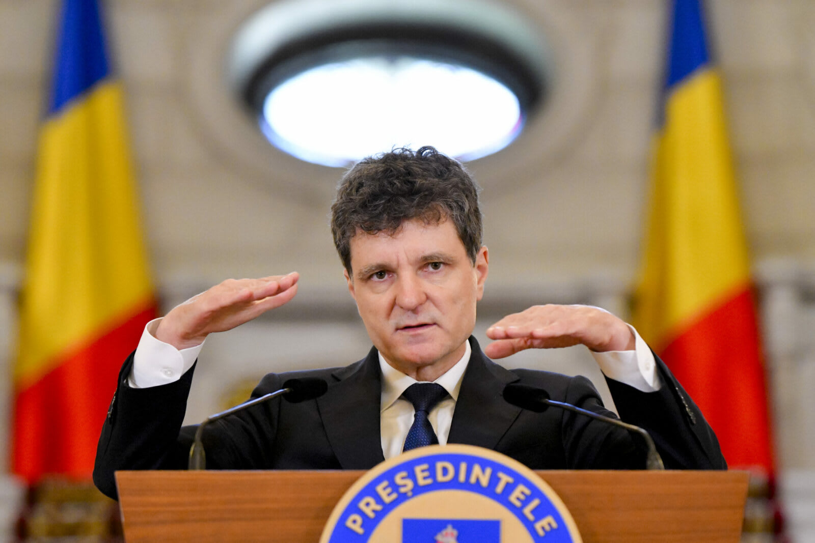 Nicușor Dan în discurs politic, dialog între partide, criză guvernamentală
