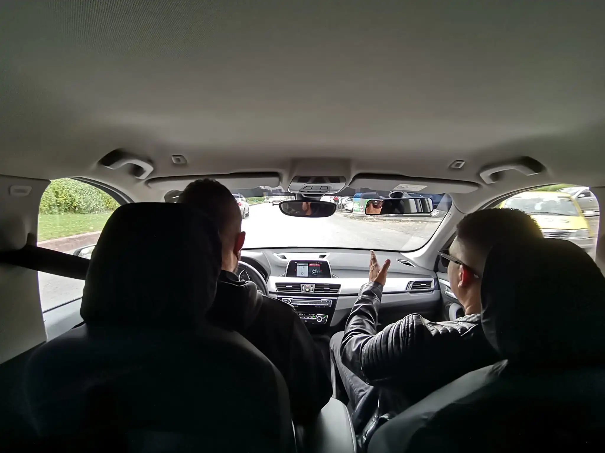 Mesaj SMS fraudulos pe telefonul unui șofer român