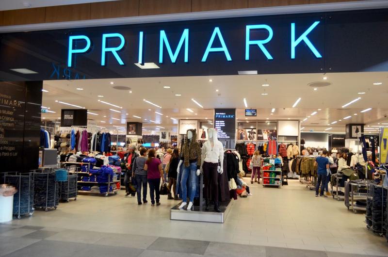 Magazin Primark în Shopping City Sibiu, exterior modern