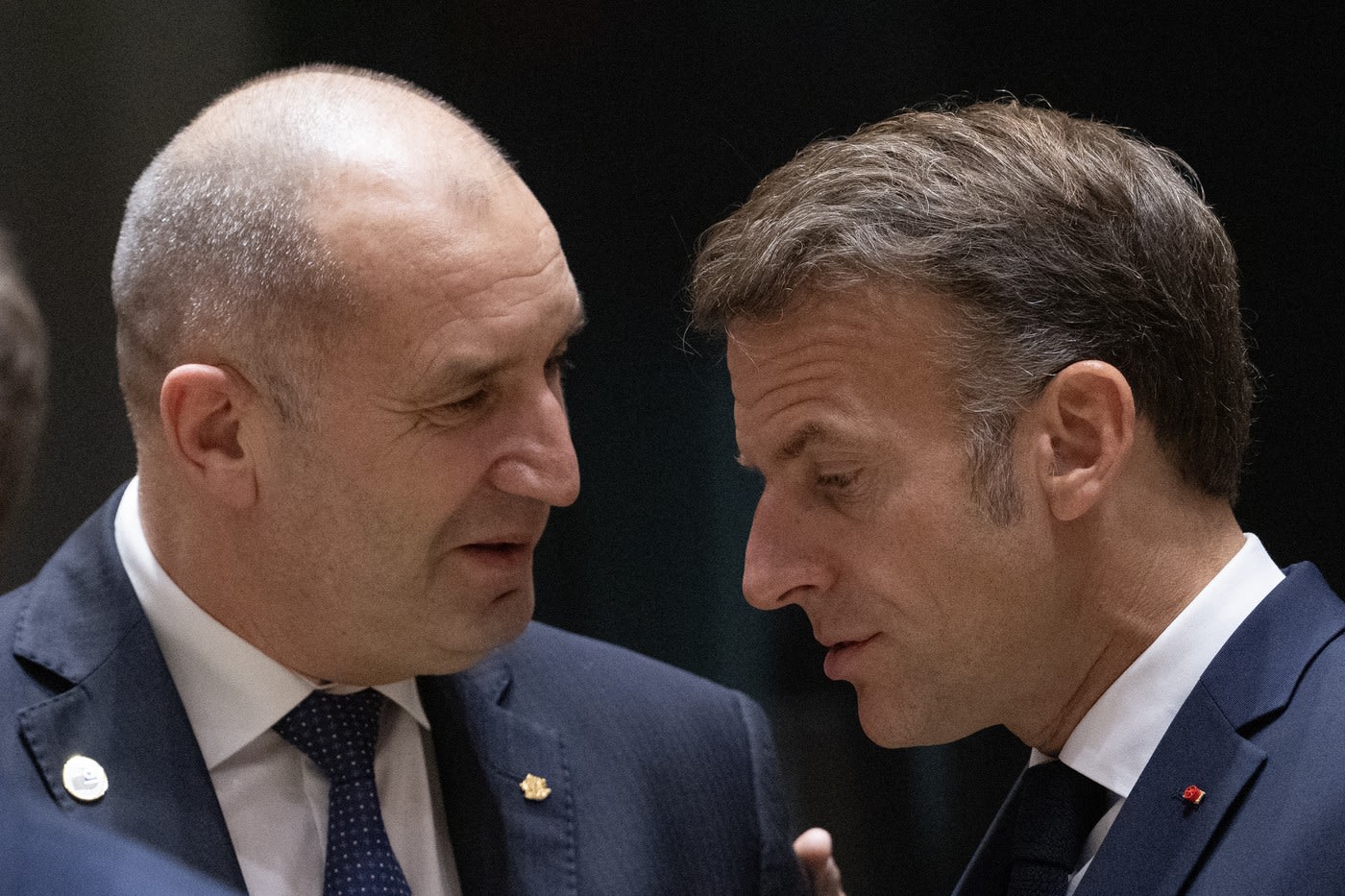 Rumen Radev în discurs la Paris, defilare garda de onoare bulgară