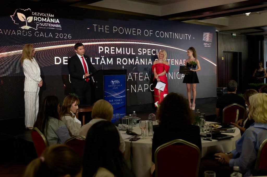 Reprezentanți UTCN primind premiul la Gala Sustenabilitate