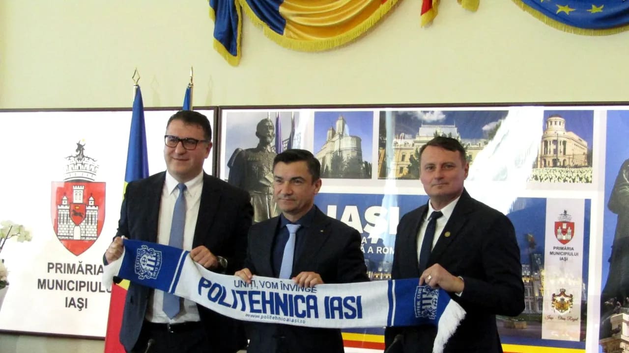 Fotbal pe terenul din Iași Fotbal pe terenul din Iași