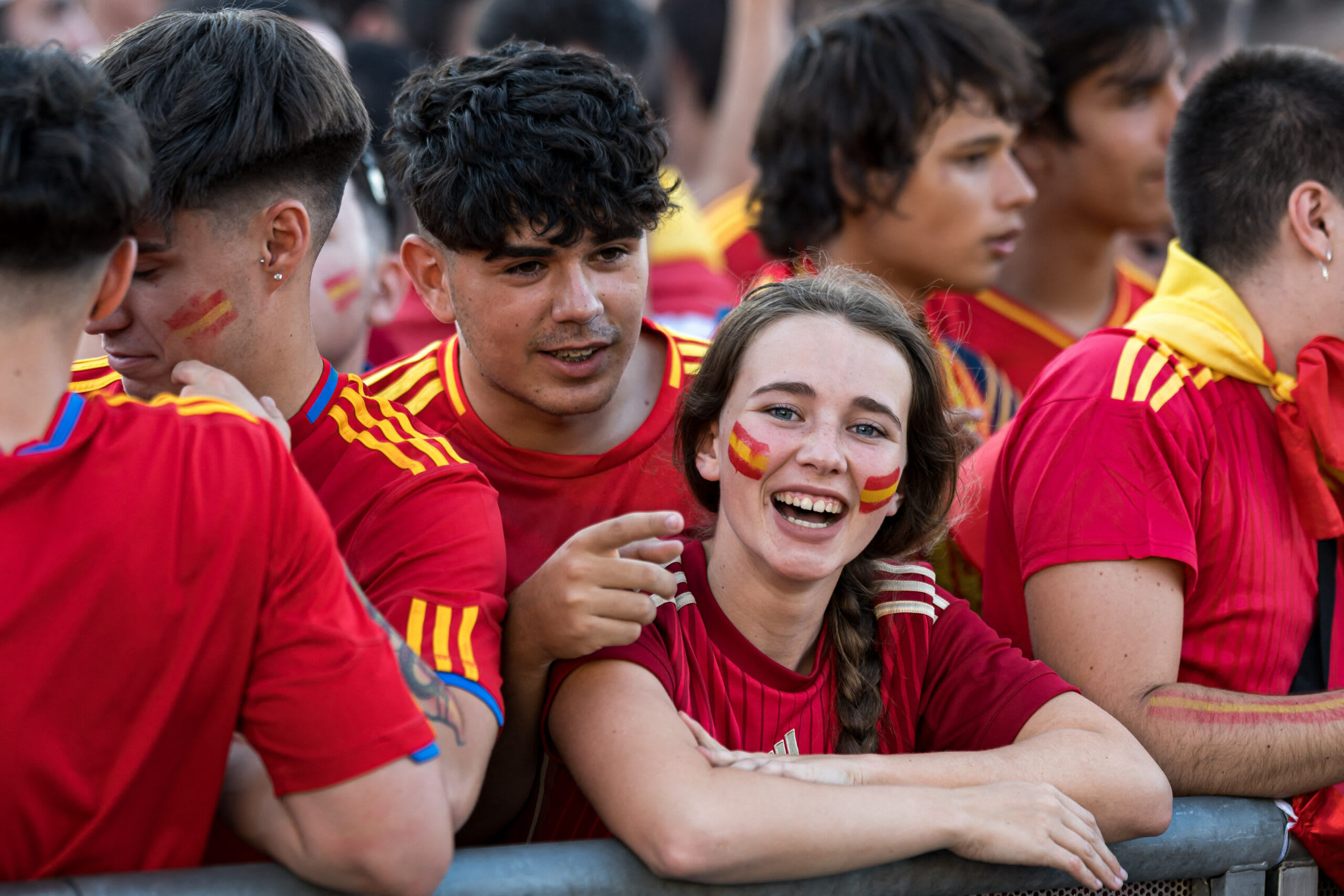 Jucători naționalei Spaniei în acțiune pe teren