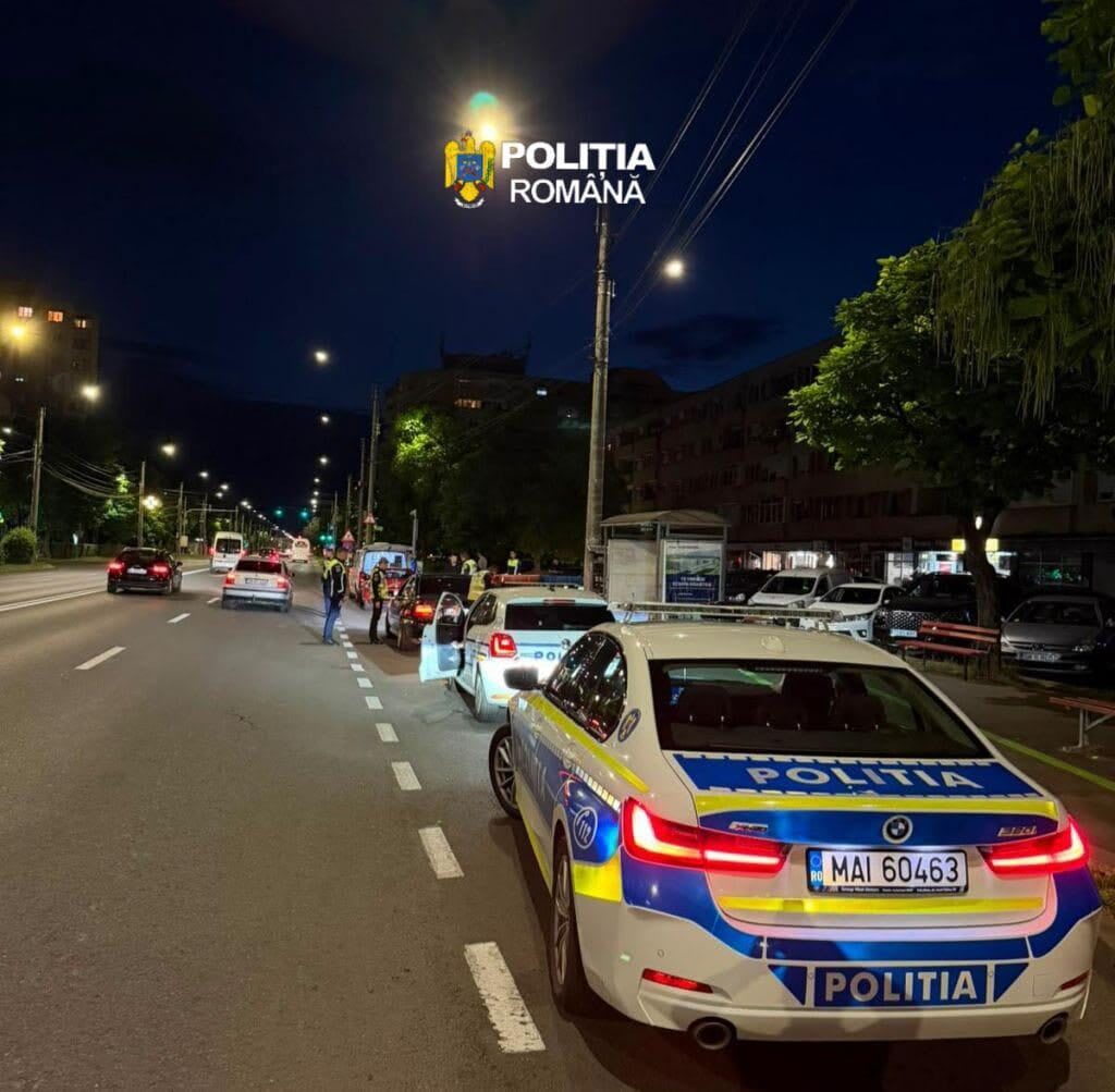 Polițiști din Satu Mare aplicând amenzi în trafic Polițiști din Satu Mare aplicând amenzi în trafic