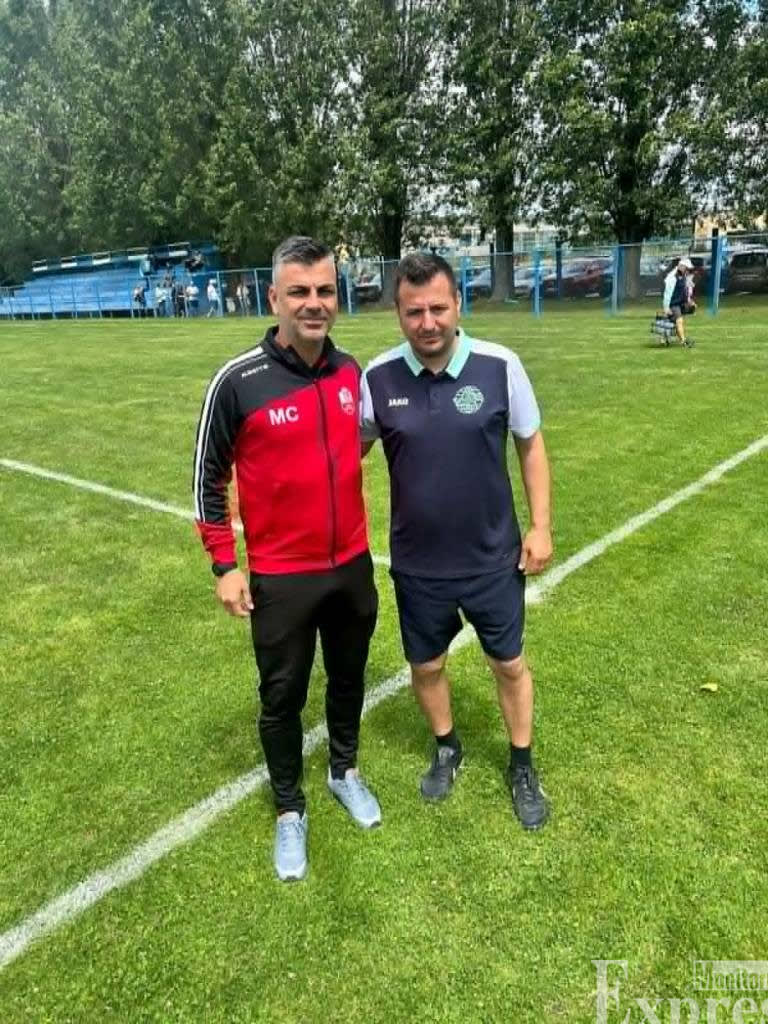 Fotbalist în acțiune în meciul amical de la Ghimbav