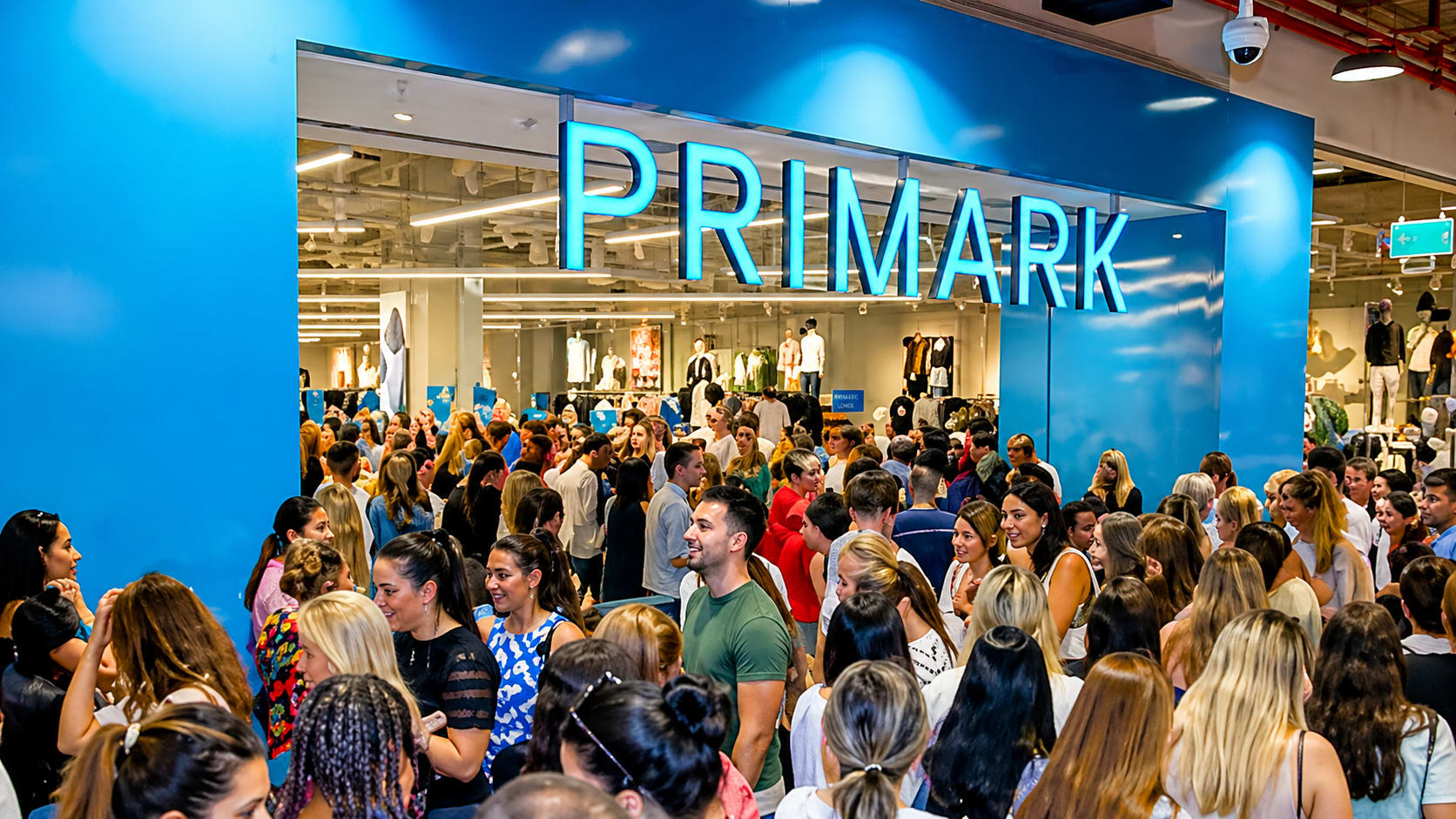 Magazin Primark nou deschis în Shopping City Sibiu, interior și exterior