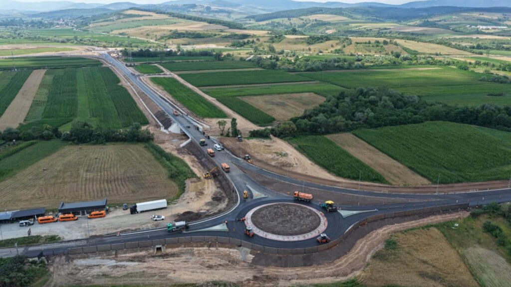 Lucrări pe șantierul autostrăzii A3 în zona Zimbor Lucrări pe șantierul autostrăzii A3 în zona Zimbor
