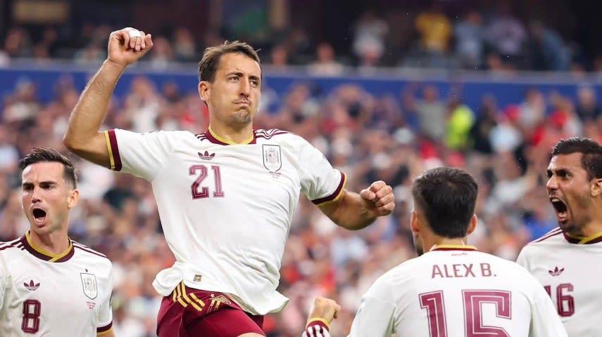 Jucători de fotbal spanioli și francezi în acțiune la semifinala CM 2026