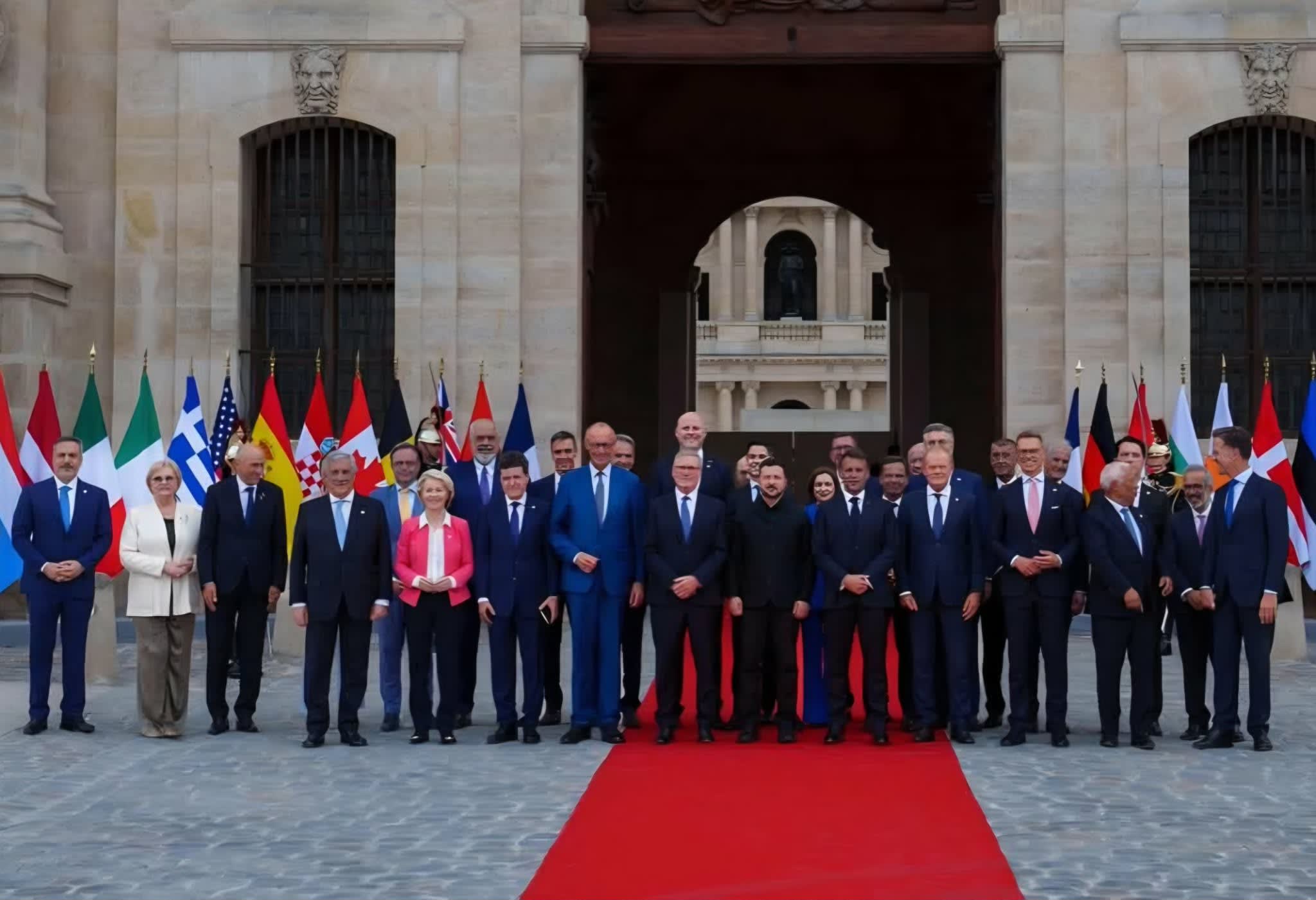 Nicușor Dan în discurs la Paris, parada militară pe Champs-Elysees