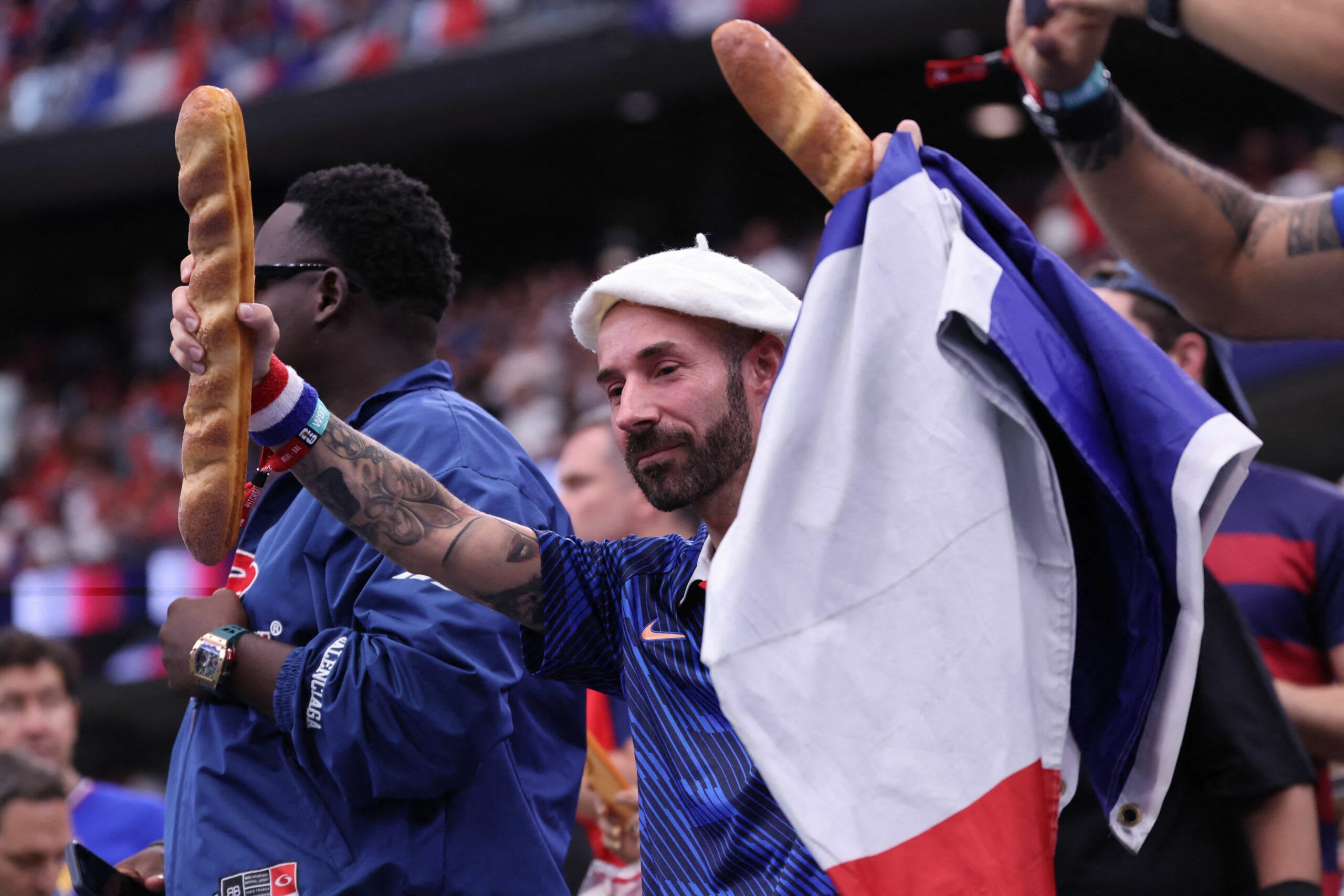 Argentinieni sărbătorind eliminarea Franței la CM 2026