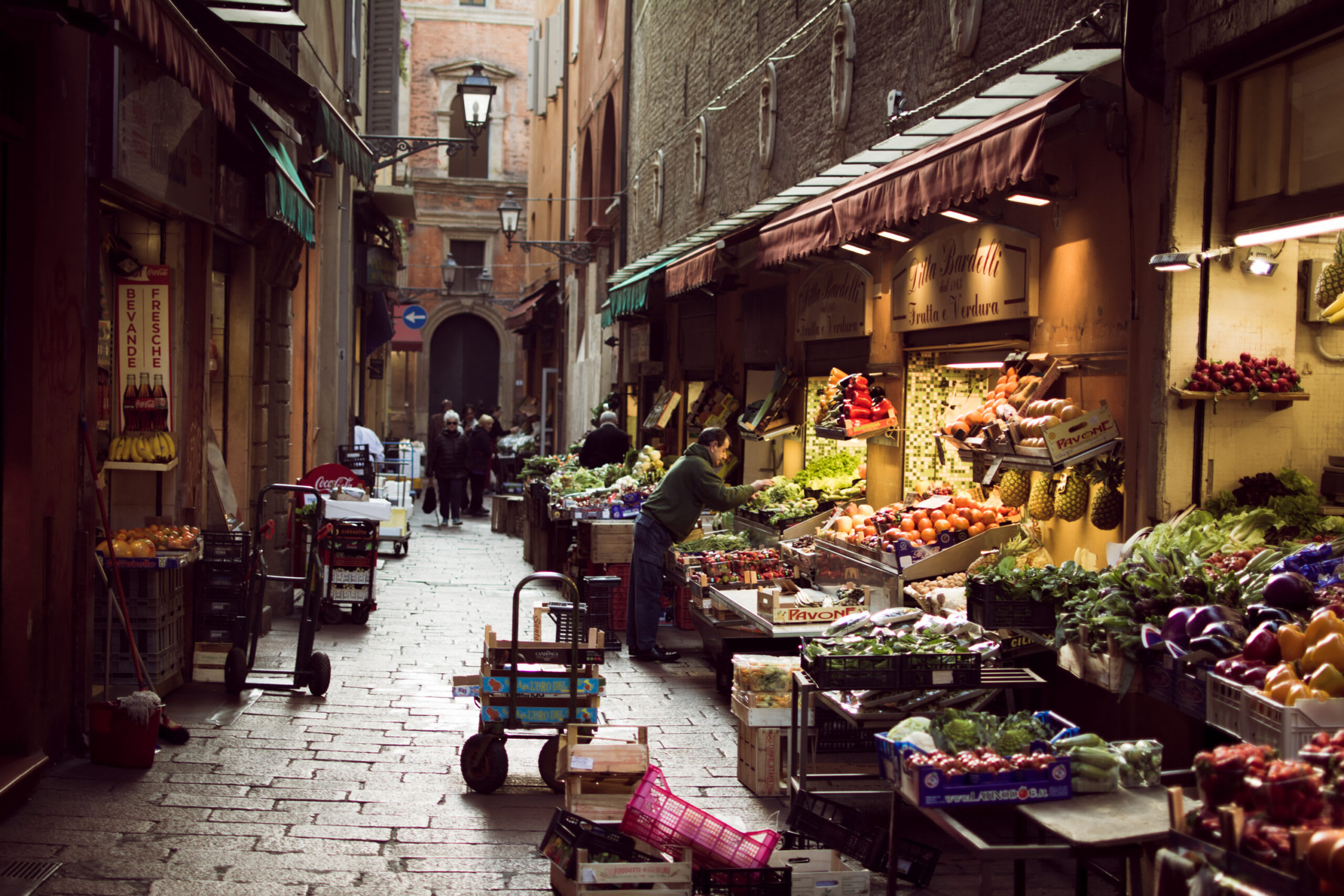 Peisaj urban dintr-un oraș italian portuar