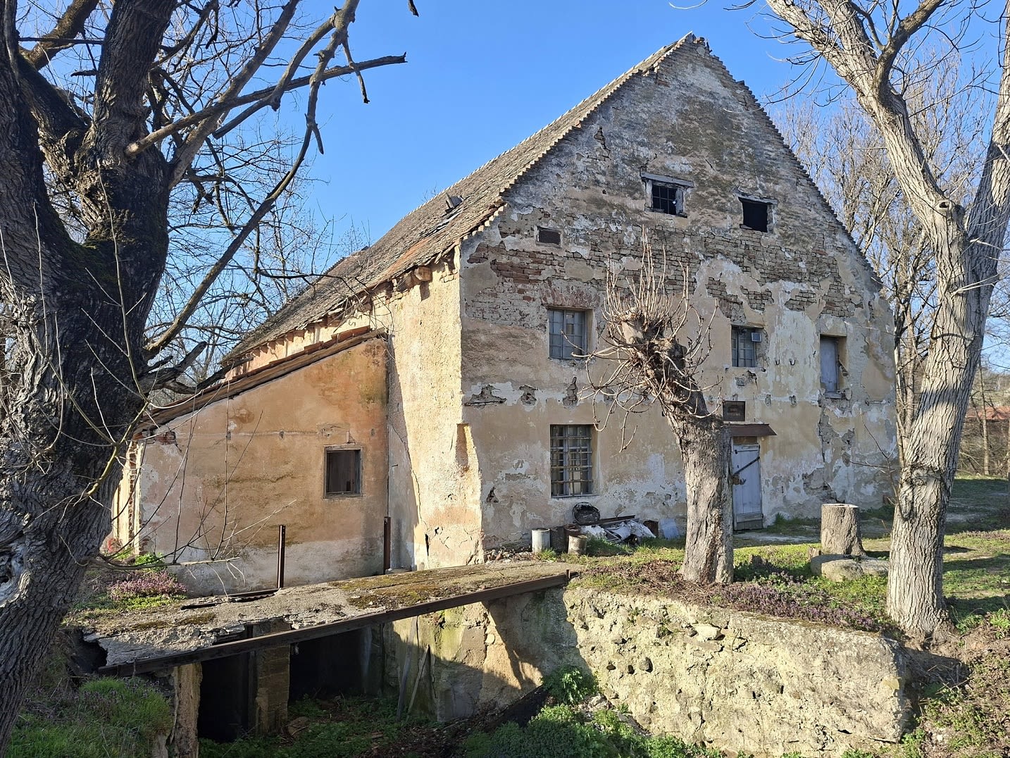 Moară veche de 120 de ani în proces de restaurare în comuna Ramna