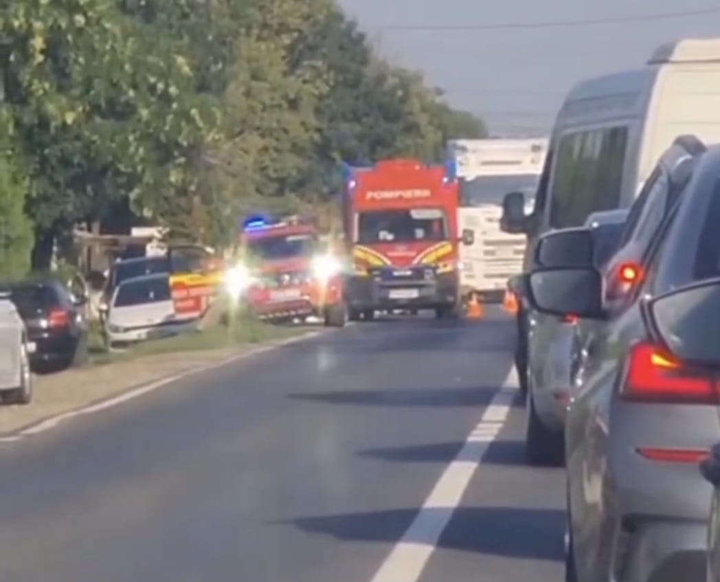 Mașină oprită pe șosea în Şendreni, după incident