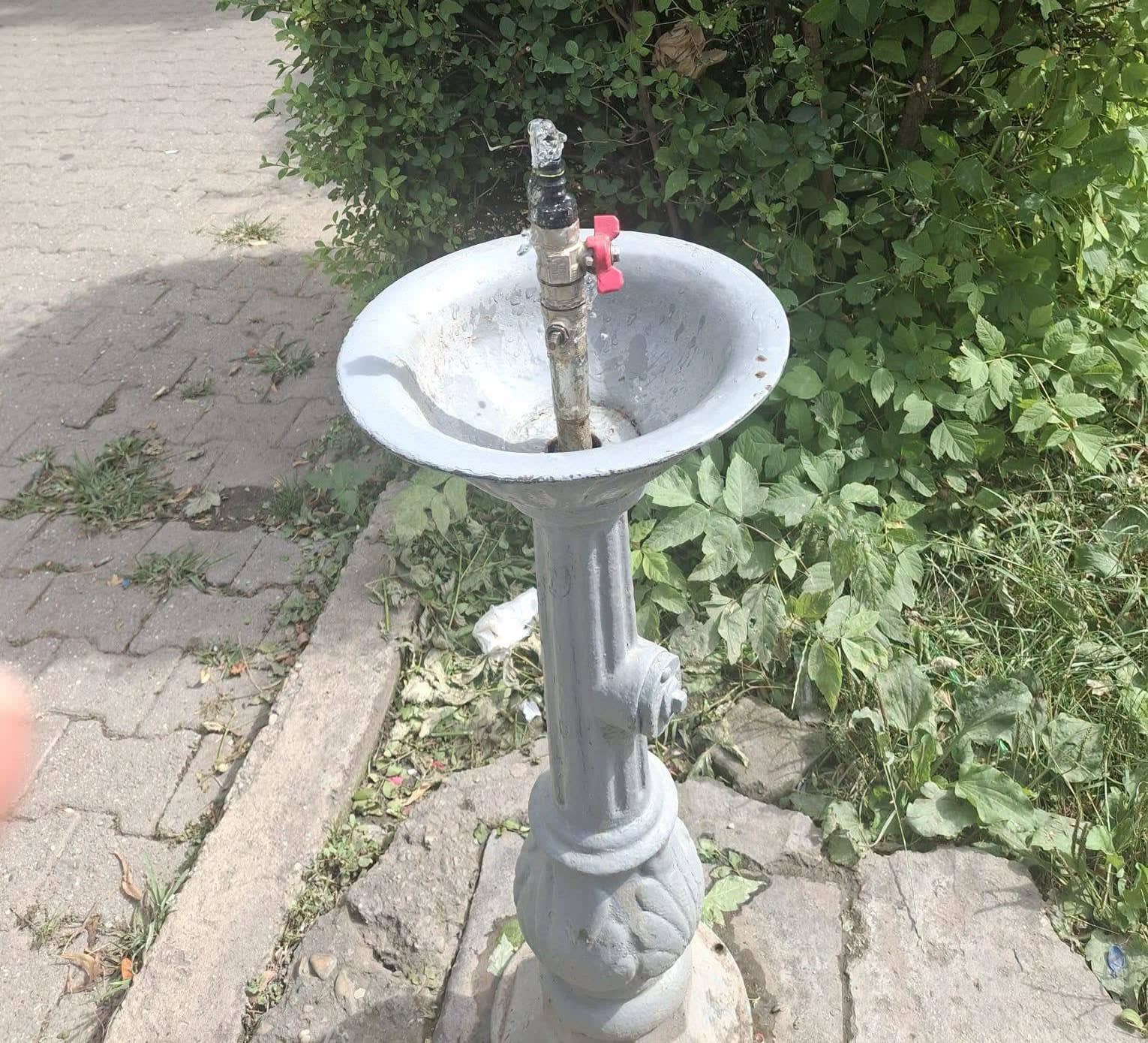 Cișmea publică reabilitată în Giurgiu, apă curată și siguranță Cișmea publică reabilitată în Giurgiu, apă curată și siguranță