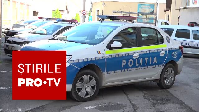 Femeie în instanță solicitând ordin de protecție împotriva fiului violent Femeie în instanță solicitând ordin de protecție împotriva fiului violent