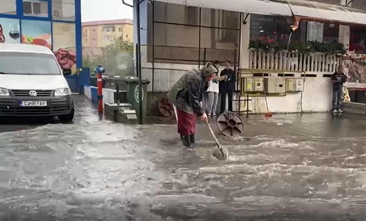 Râu în Cluj cu nivel crescut, avertizare de inundații Râu în Cluj cu nivel crescut, avertizare de inundații
