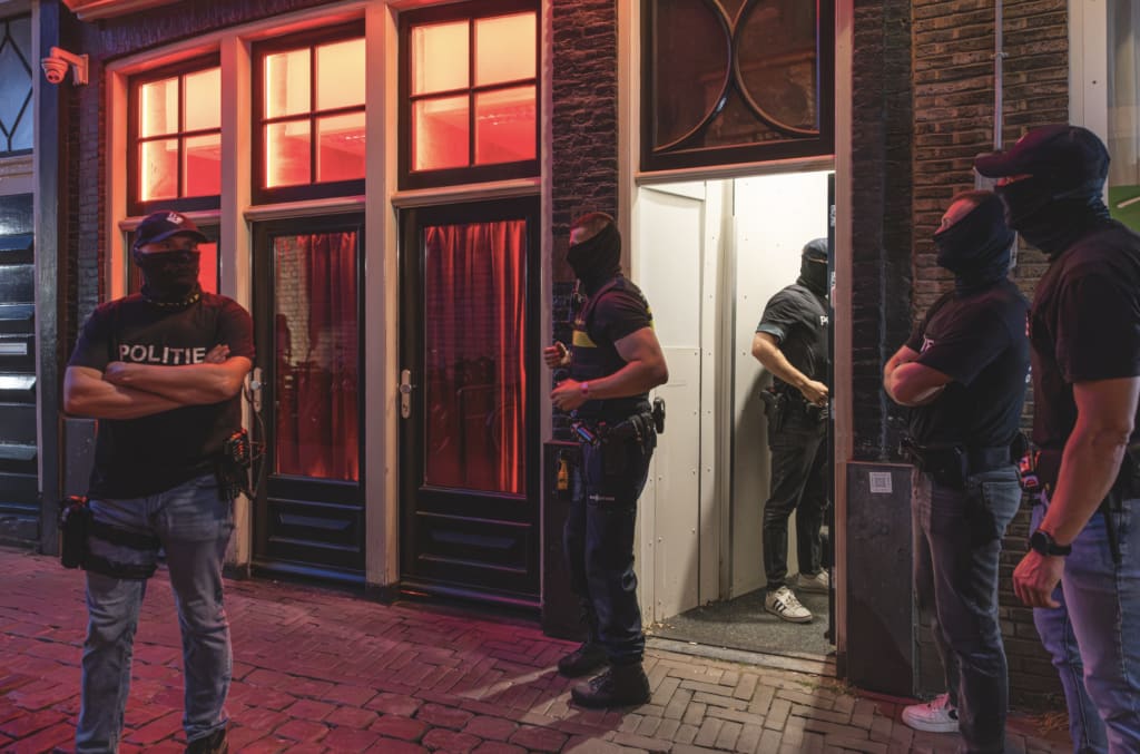 Polițiști olandezi și români în acțiune în Cartierul Roșu din Amsterdam