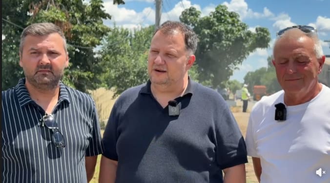 Toma PETCU verifică lucrările de modernizare a drumului DJ 611 în Giurgiu Toma PETCU verifică lucrările de modernizare a drumului DJ 611 în Giurgiu