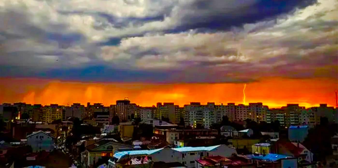 Fenomene meteo extreme în România, cu nori negri, ploi torențiale și vânt puternic