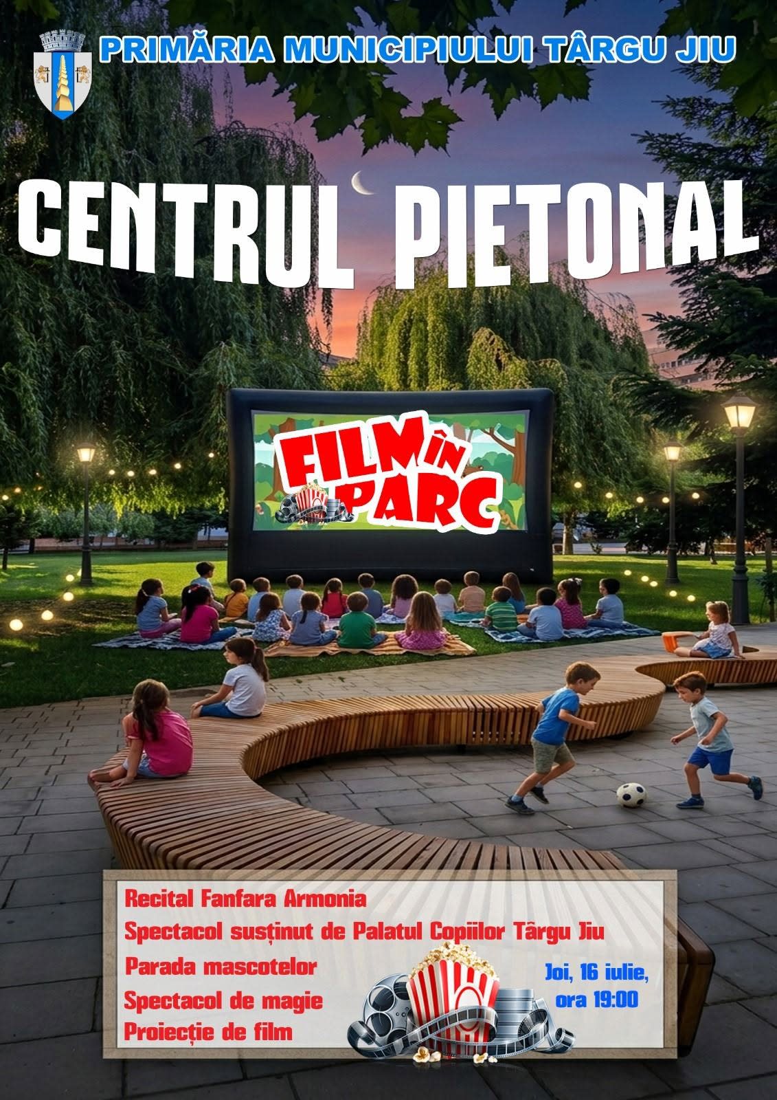 Familii și copii participând la evenimentul «Film în parc» în Târgu Jiu Familii și copii participând la evenimentul «Film în parc» în Târgu Jiu