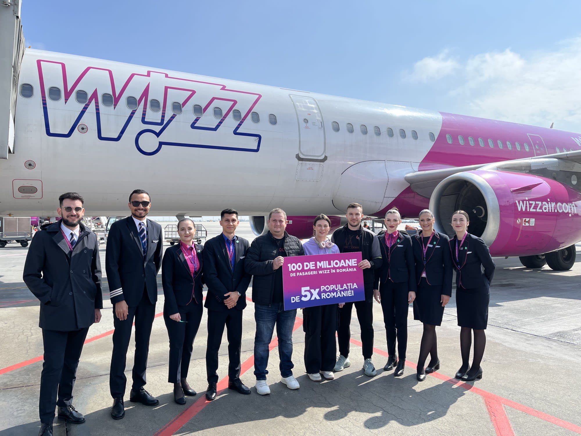 Aeronave Wizz Air pe aeroportul din Târgu Mureș, simbol al aniversării