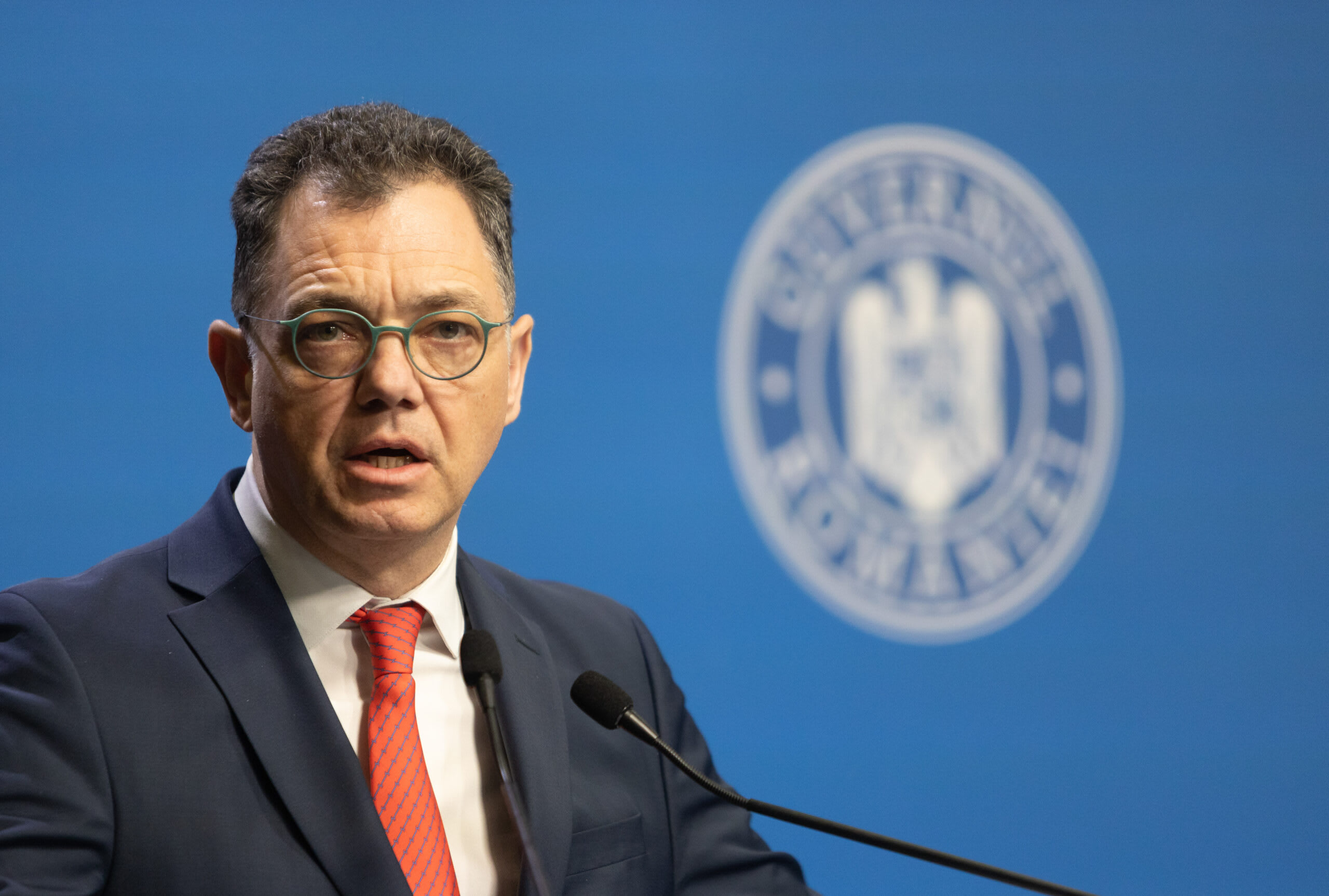 Radu Oprea în timpul declarațiilor despre criza politică