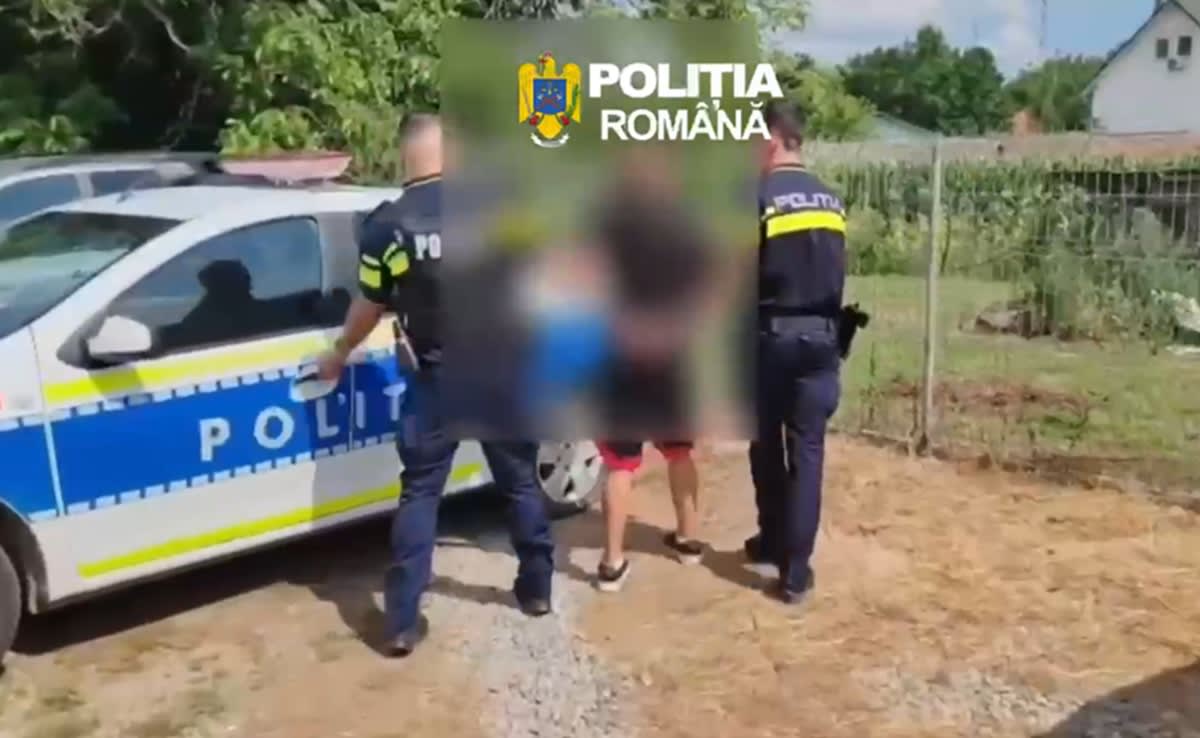 Polițiști prahoveni efectuează percheziții în Dâmbovița