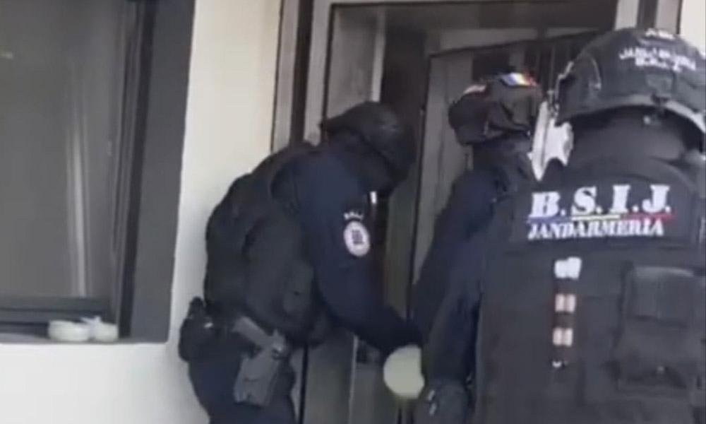 Polițiști din Dâmbovița efectuează percheziții în dosar de trafic de persoane