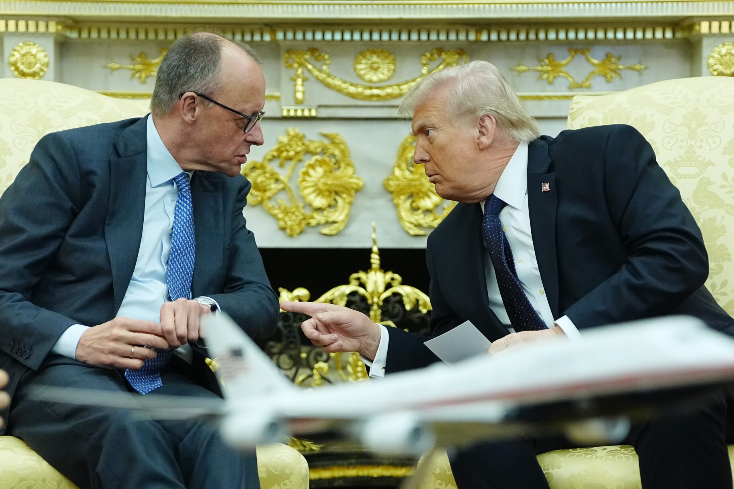 Friedrich Merz în discurs politic, simboluri germane și americane