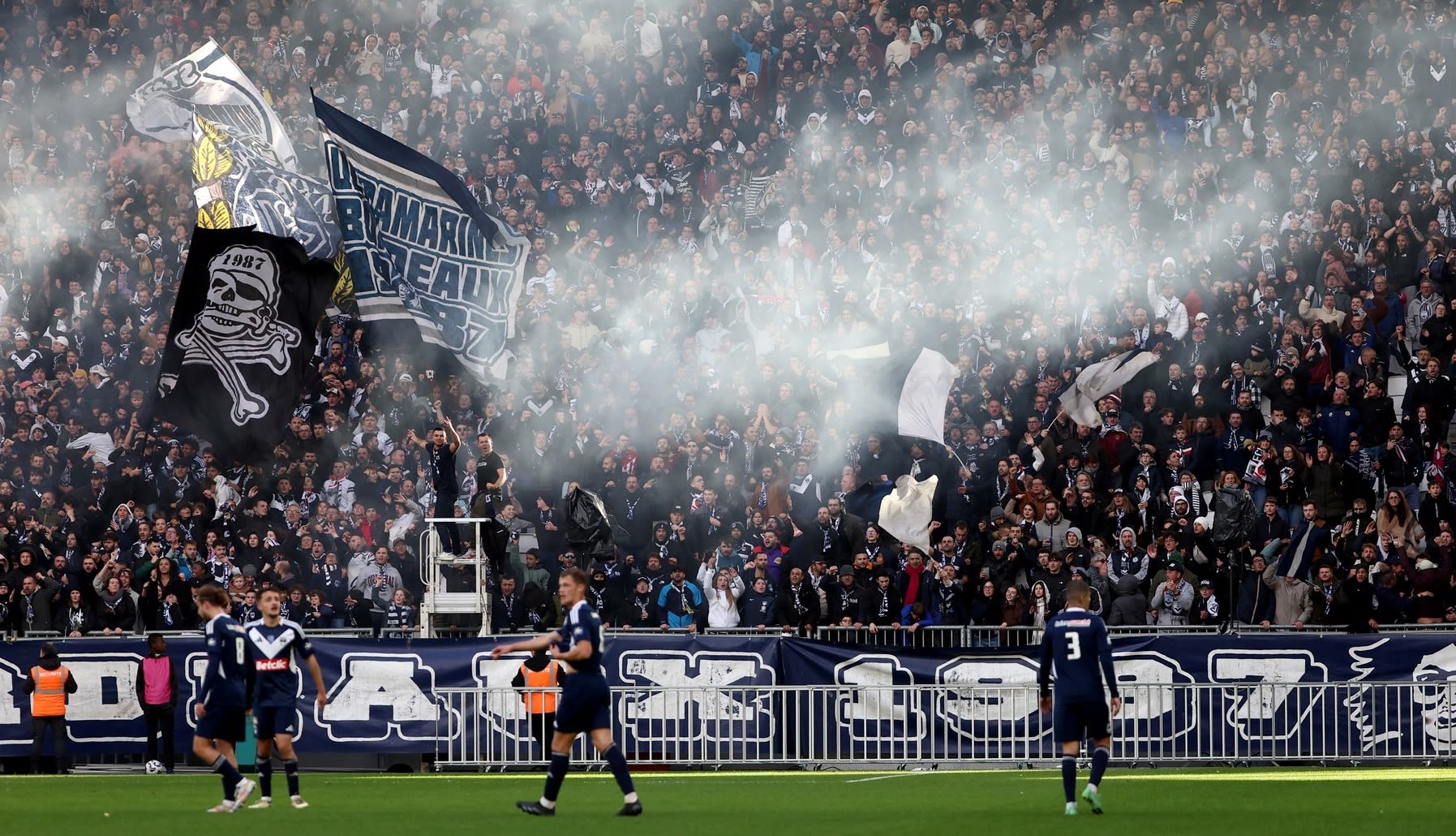 Stadion Girondins de Bordeaux, echipament fotbal, tribune goale, decizie sportivă