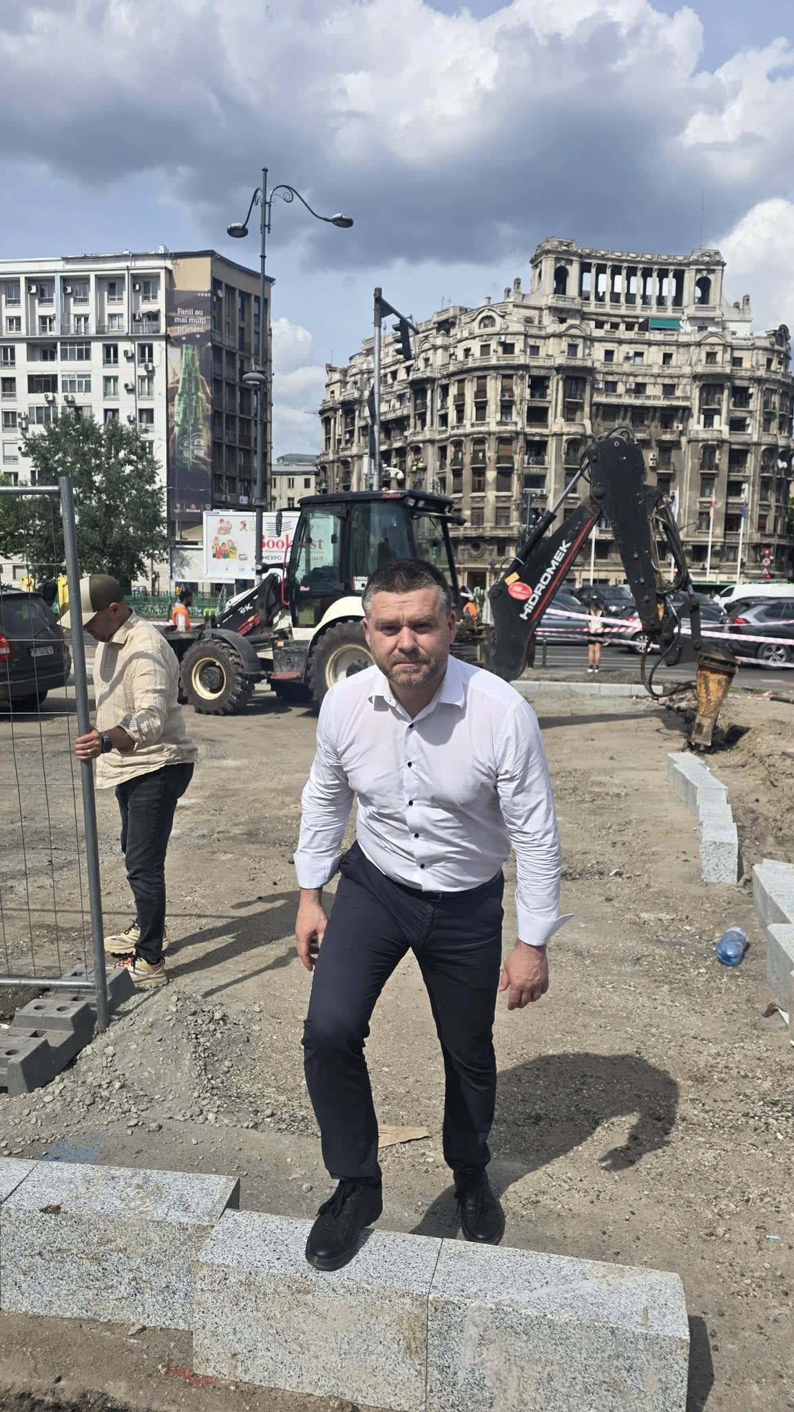 Ciprian Ciucu în timpul unui interviu despre influențele din politică
