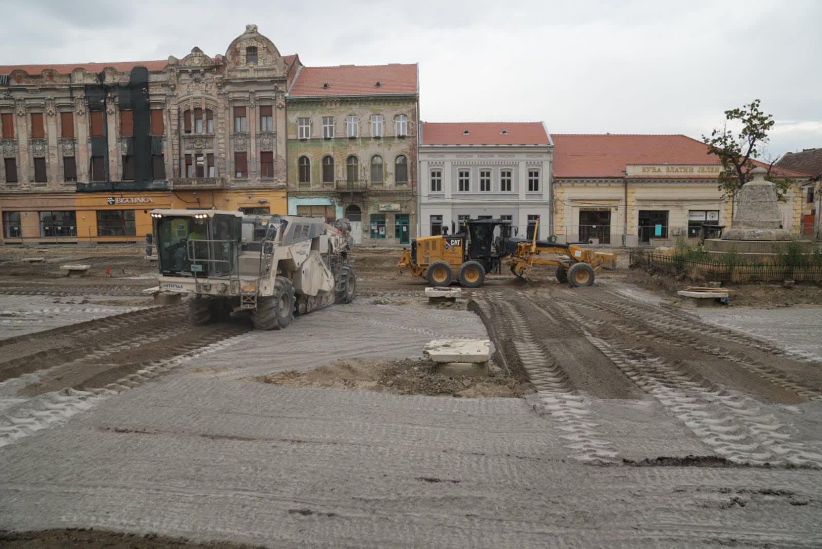 Lucrări de infrastructură în Timișoara, muncitori și utilaje pe șantier