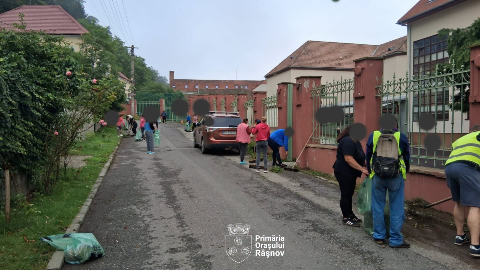 Echipe de salubrizare în acțiune în Râșnov Echipe de salubrizare în acțiune în Râșnov