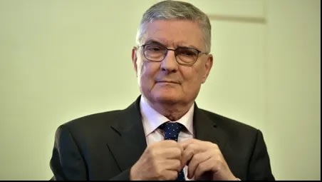 Daniel Dăianu în timpul unei conferințe despre economie Daniel Dăianu în timpul unei conferințe despre economie