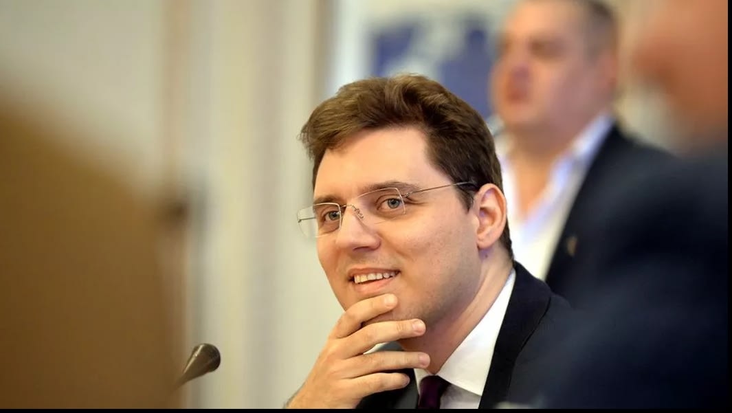 Victor Negrescu în cadrul unui eveniment politic și economic