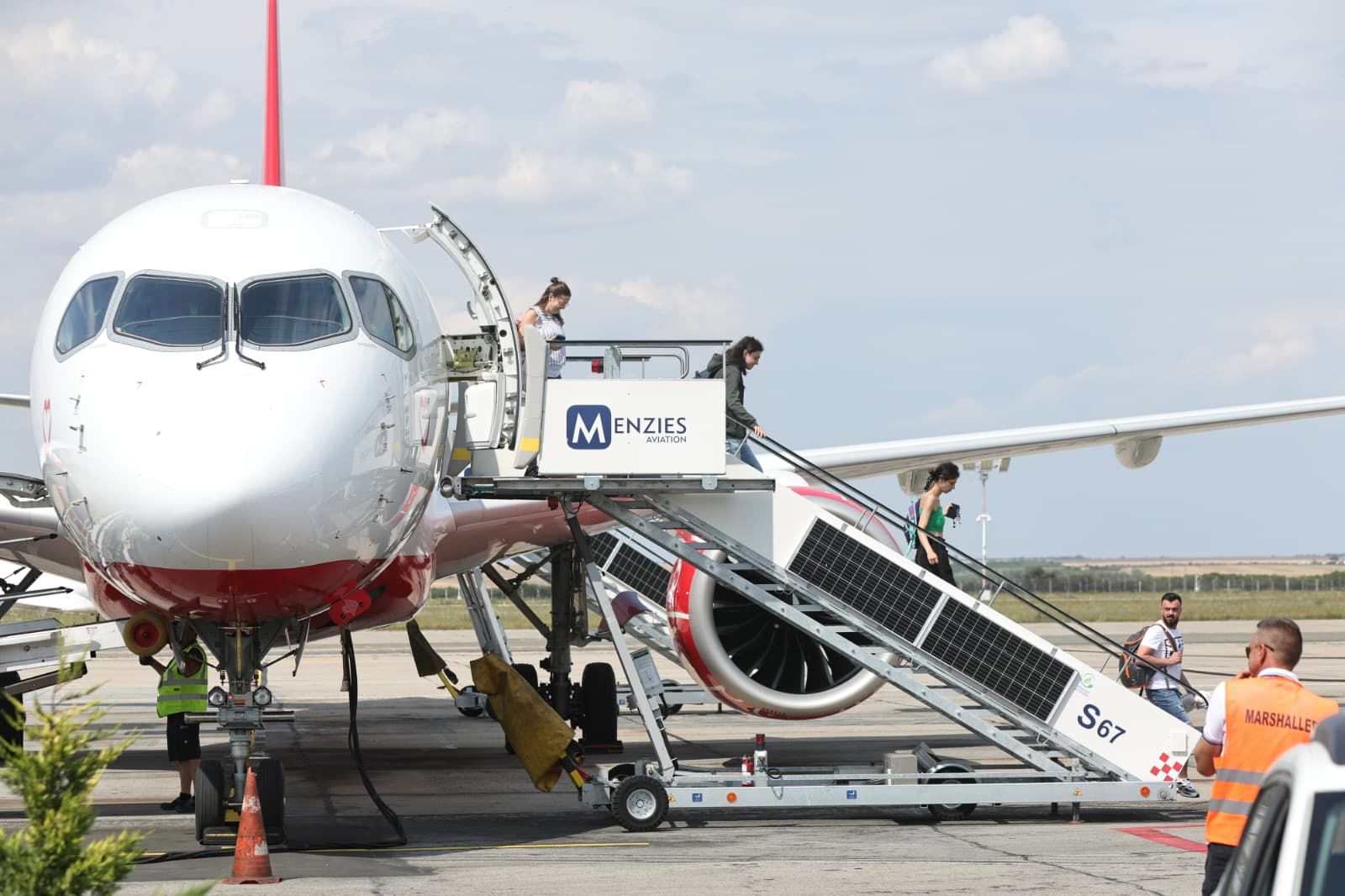 Avion de pasageri deasupra aeroportului din Timișoara