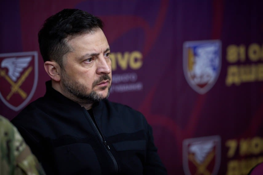 Președintele Zelenski în timpul unei declarații oficiale în Ucraina Președintele Zelenski în timpul unei declarații oficiale în Ucraina