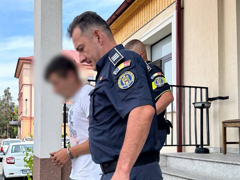 Trei bărbați reținuți în fața instanței din Baia Mare Trei bărbați reținuți în fața instanței din Baia Mare