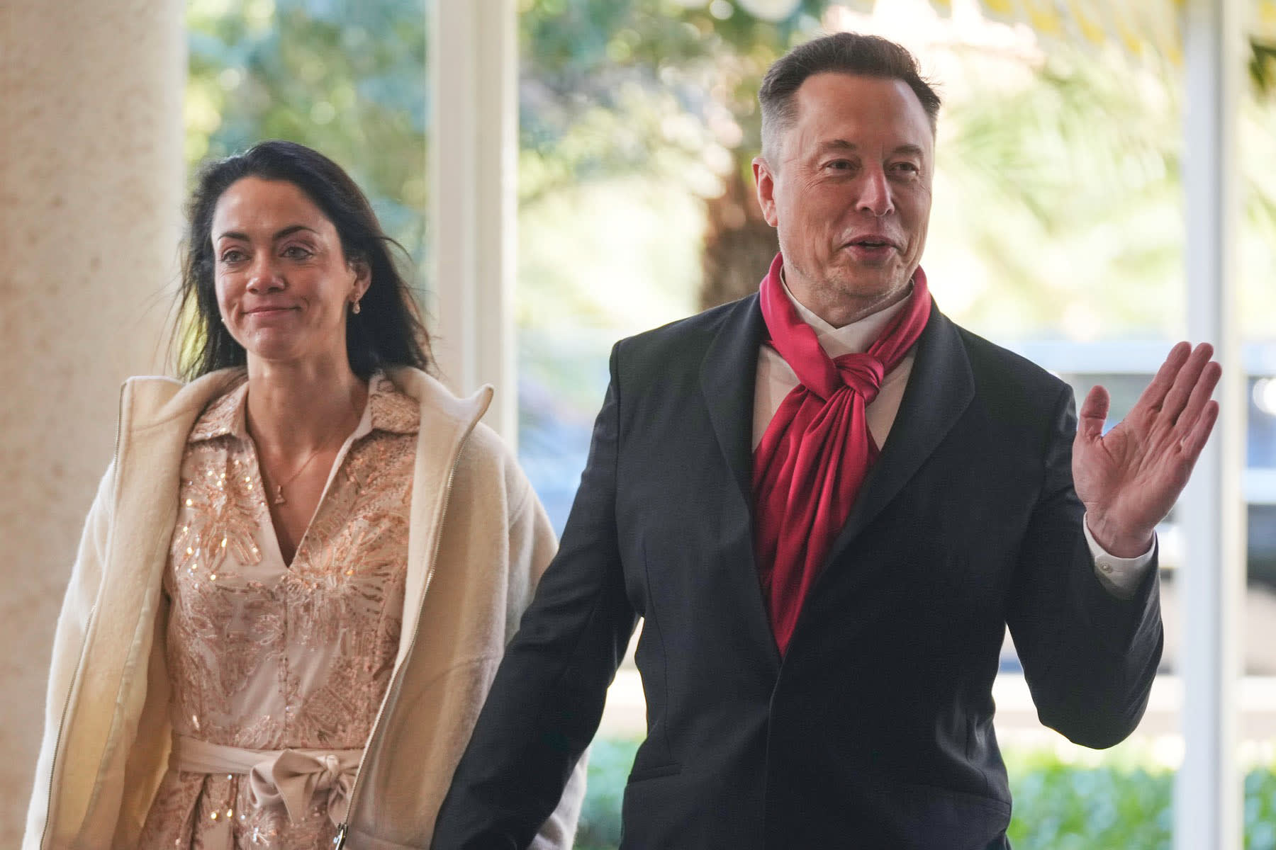 Elon Musk la sosirea la Mar-a-Lago, fotografiat pe 1 februarie 2026