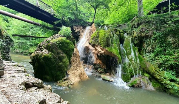 Formațiune naturală Bigăr în Parcul Cheile Nerei
