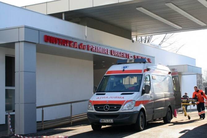 Echipaj medical intervenind la accident de muncă în Cicârlău