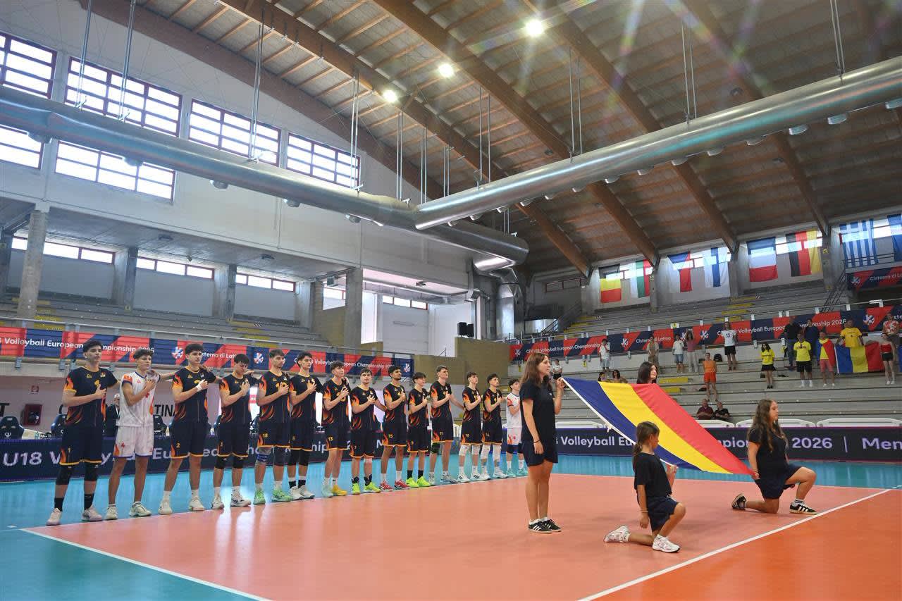 Mario Eduard Panait, căpitan România Under 18, în timpul meciului de volei