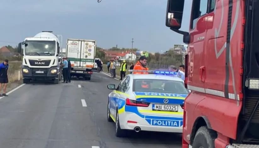 Camion răsturnat pe DN11 în Covasna, echipaje de salvare în acțiune