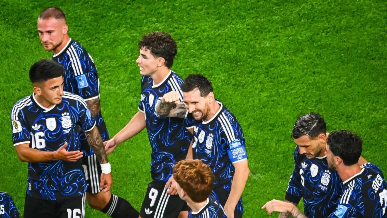 Leo Messi în timpul meciului semifinal al CM 2026, în acțiune, cu echipa Argentinei