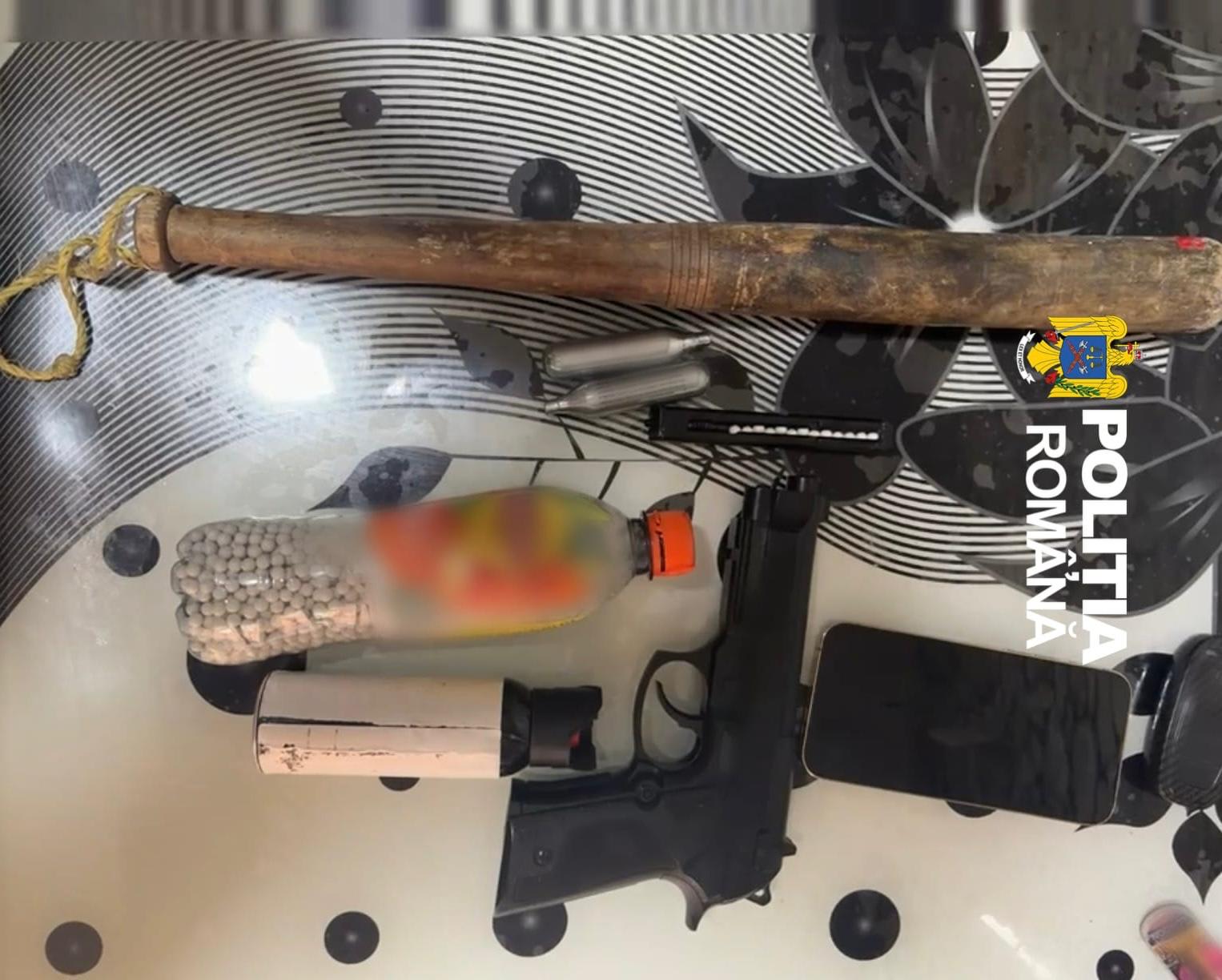 Polițiști în acțiune la Medgidia, percheziție arme și dispozitive ilegale