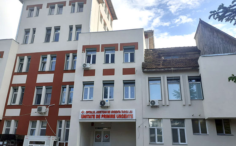 Medici și personal medical la spital în timpul intervenției Medici și personal medical la spital în timpul intervenției