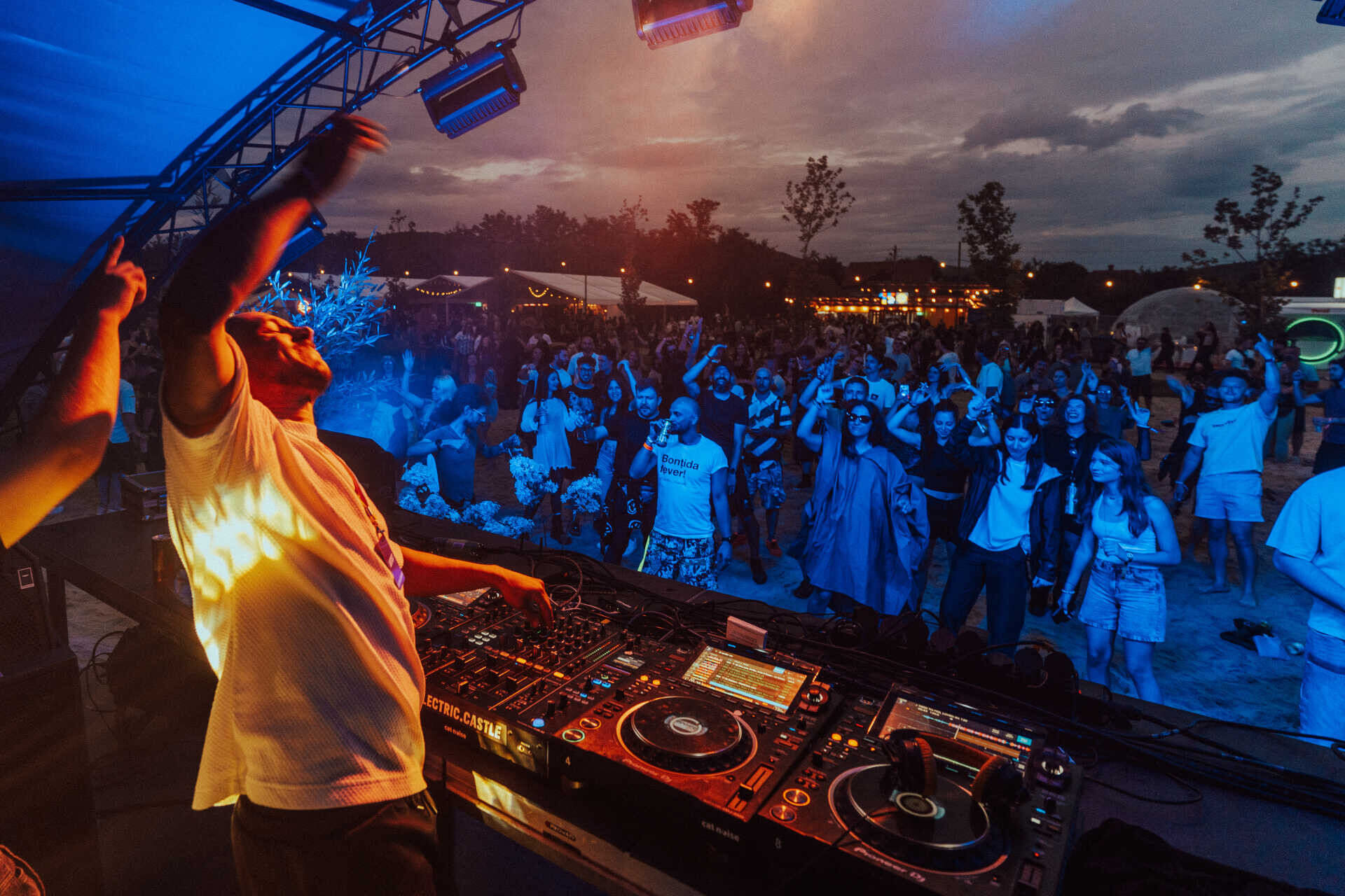 Artiști pe scena festivalului Electric Castle 2026 în Bonțida